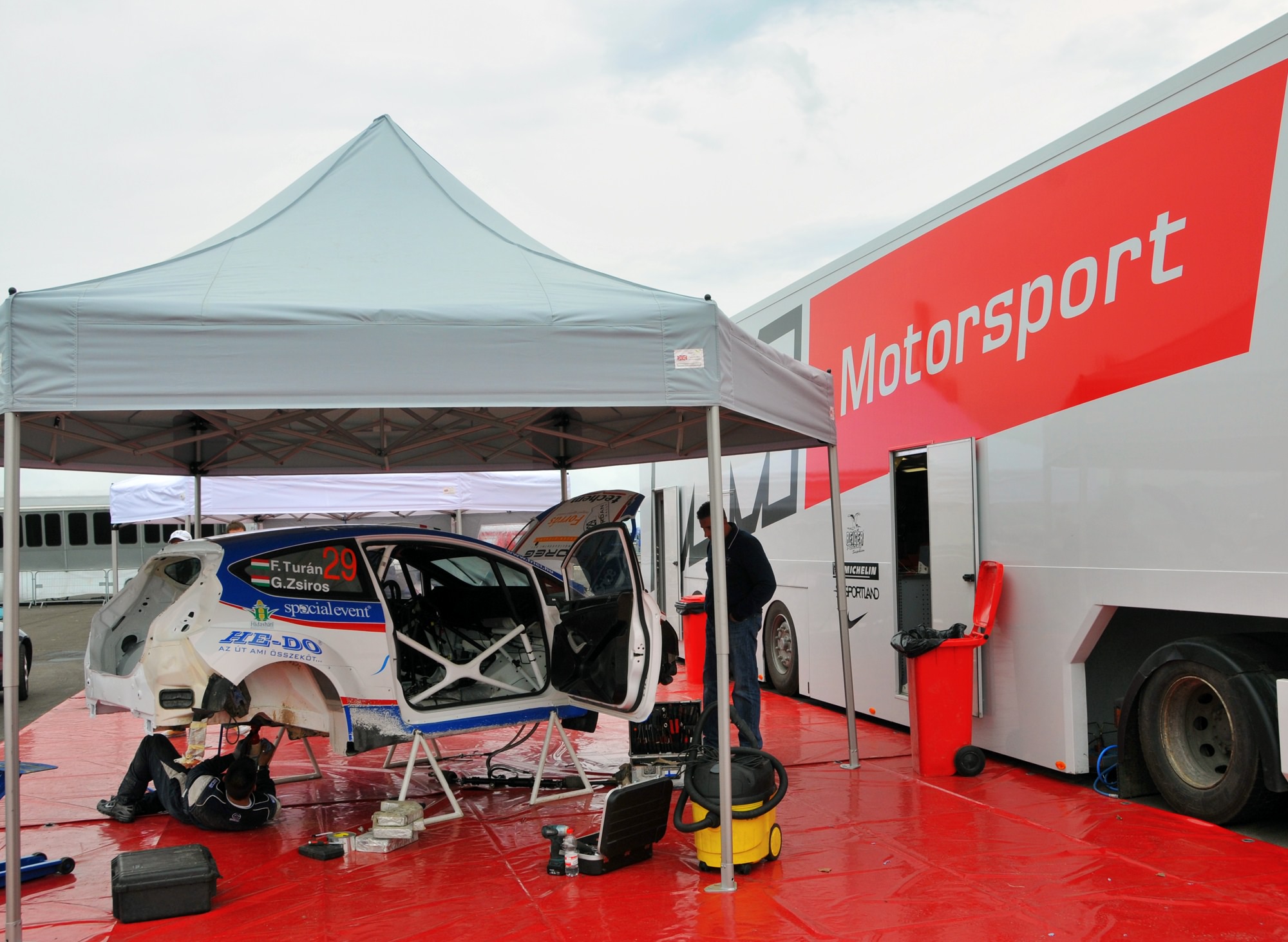 Első nap a Szardínia rallyn