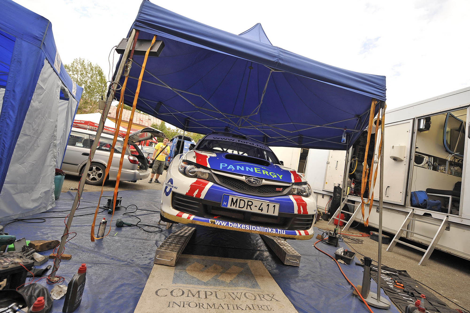 Vészjósló reccsenés